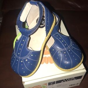 Livie & Luca Palma. Ocean blue.